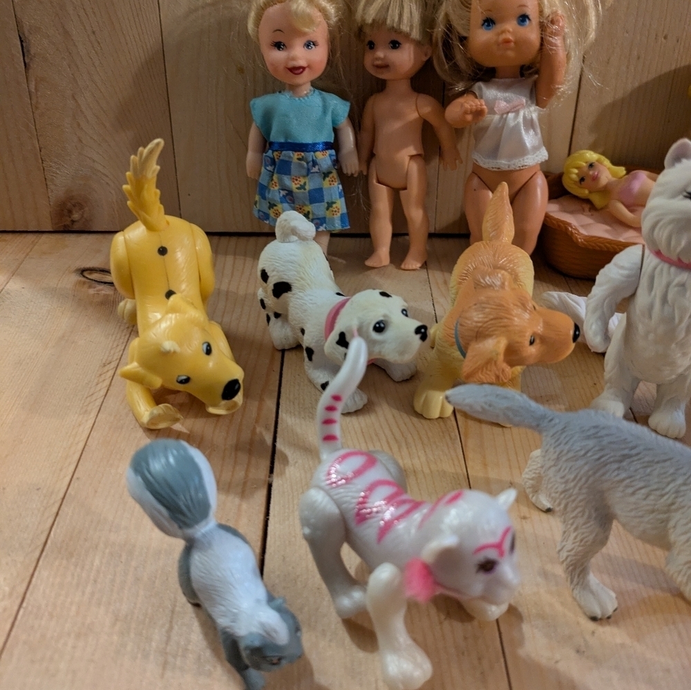 Assorted Small Pet Figurines  14 Pieces Pre-owned - Picture 3 of 8